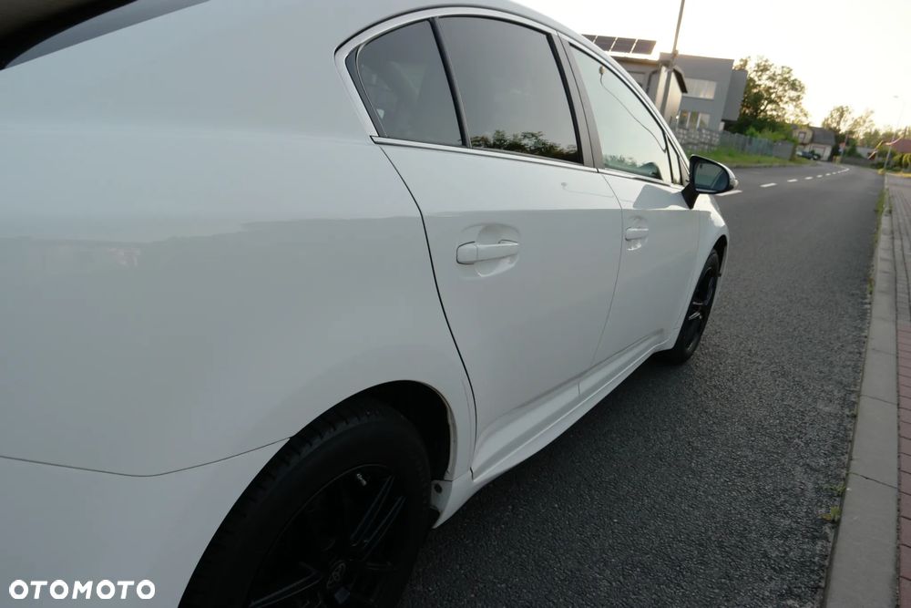 Toyota Avensis 1.8 Active - 14
