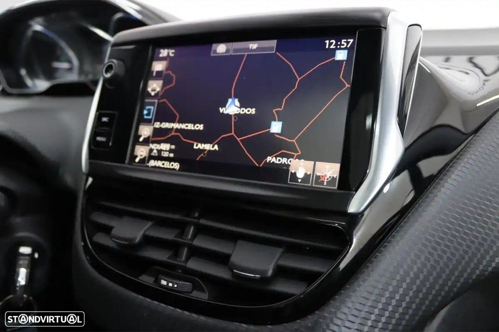 Peugeot 2008 1.2 PureTech Allure EAT6 - 11