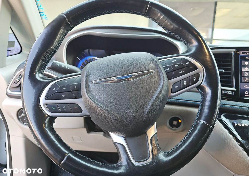 Chrysler Pacifica - 12