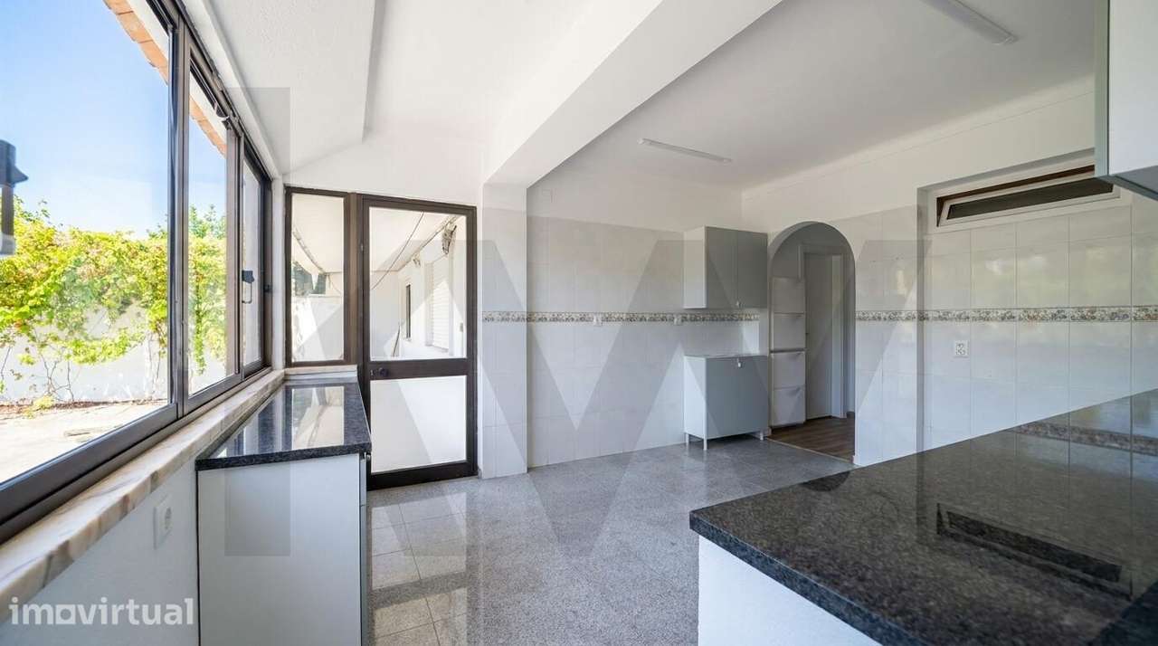 Apartamento T3 em Queluz | 73 m2 + 41 m2 de Área Dependente - Grande imagem: 5/12