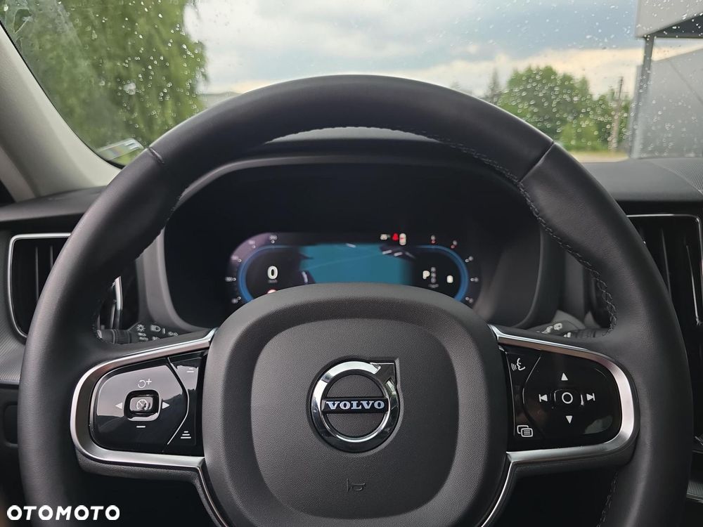 Volvo XC 60 B4 D Plus Dark - 21