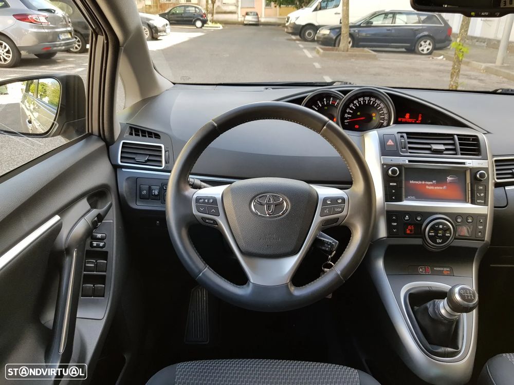 Toyota Verso 2.0 D-4D Exclusive+NAVI - 44