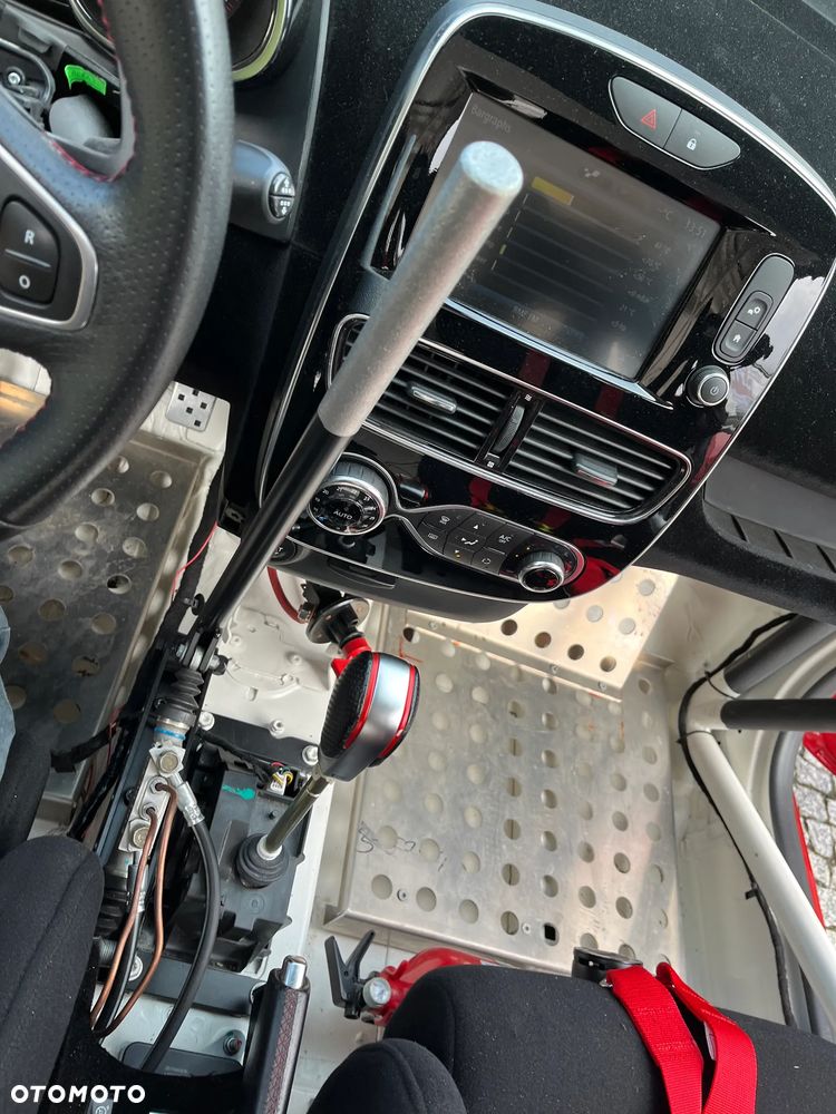 Renault Clio - 11