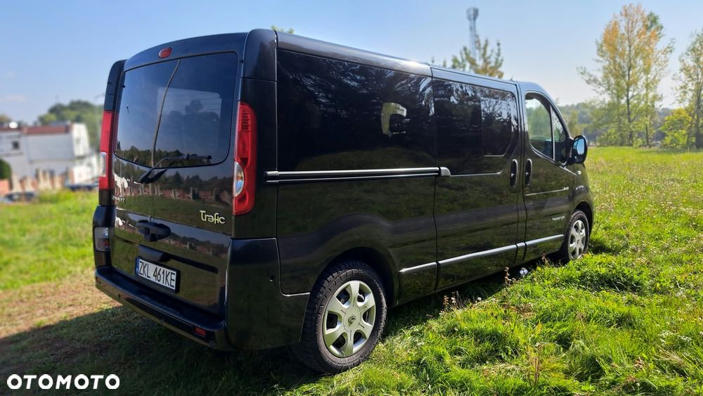 Renault Trafic Grand Passenger Black Edition - 2