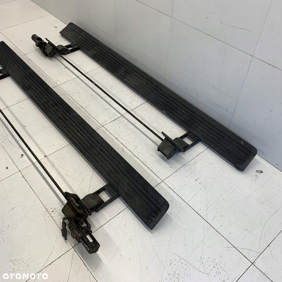 Próg prawy elektryczny wysuwan schodek stopień DODGE RAM V 1500 LIMITED 21r - 2