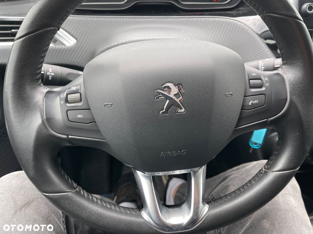Peugeot 208 82 PureTech Style - 17