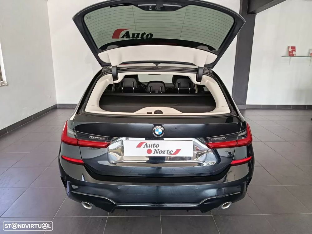 BMW 320 d Pack Desportivo M Auto - 11