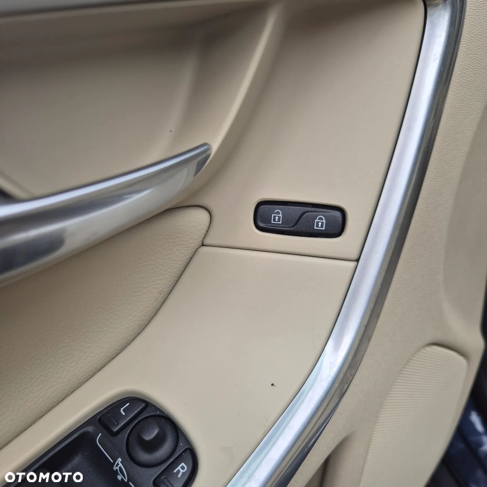 Volvo XC 60 D4 Drive-E Momentum - 27