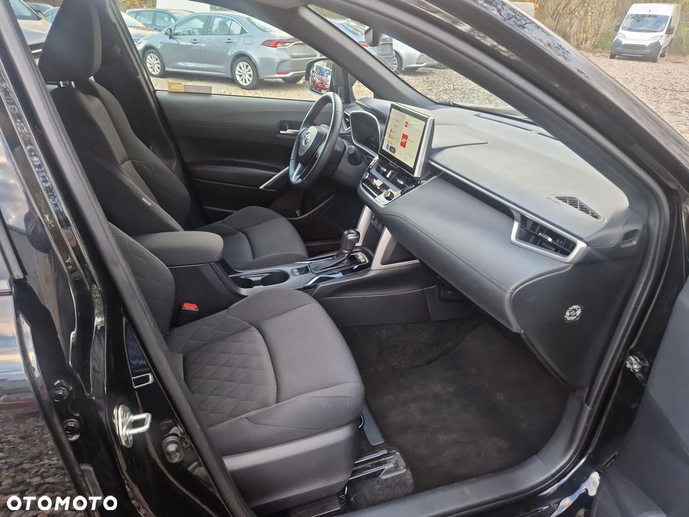 Toyota Corolla Cross - 12