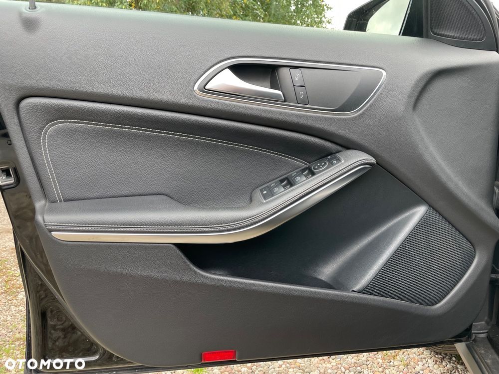 Mercedes-Benz GLA 200 - 30