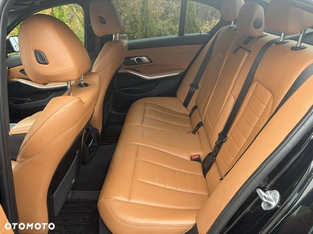 BMW Seria 3 330i xDrive Sport Line - 12
