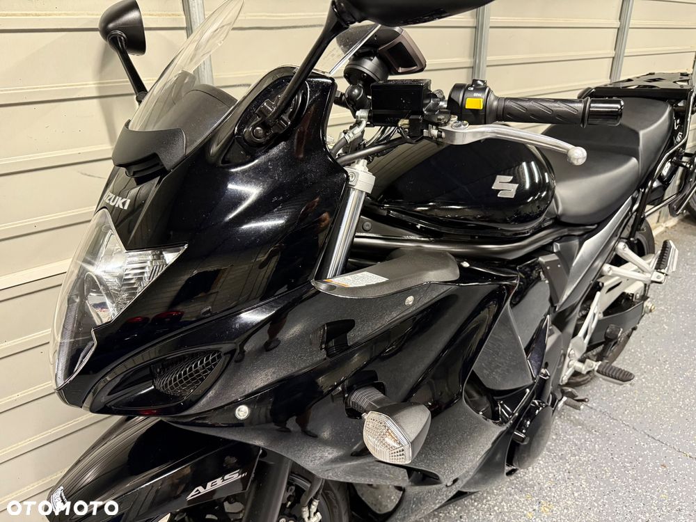 Suzuki GSX - 18