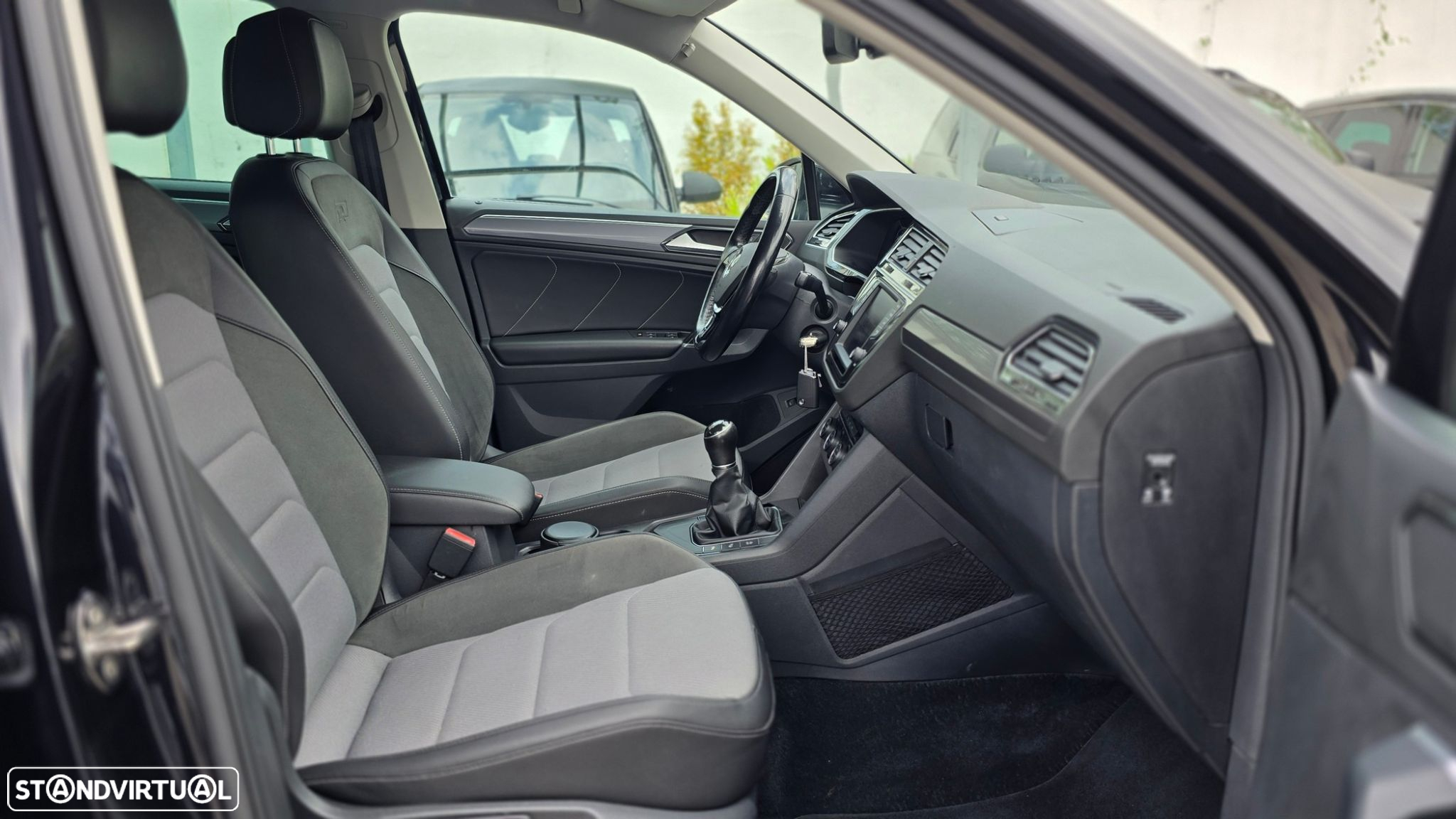 VW Tiguan 2.0 TDI R-Line - 18