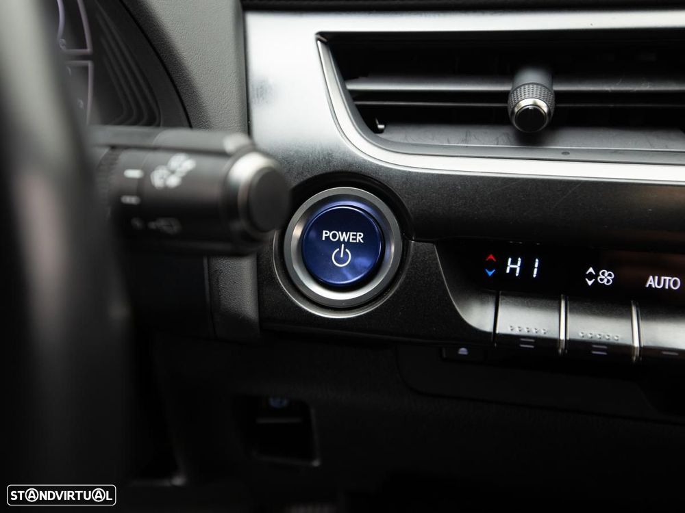 Lexus UX 250h Business - 17