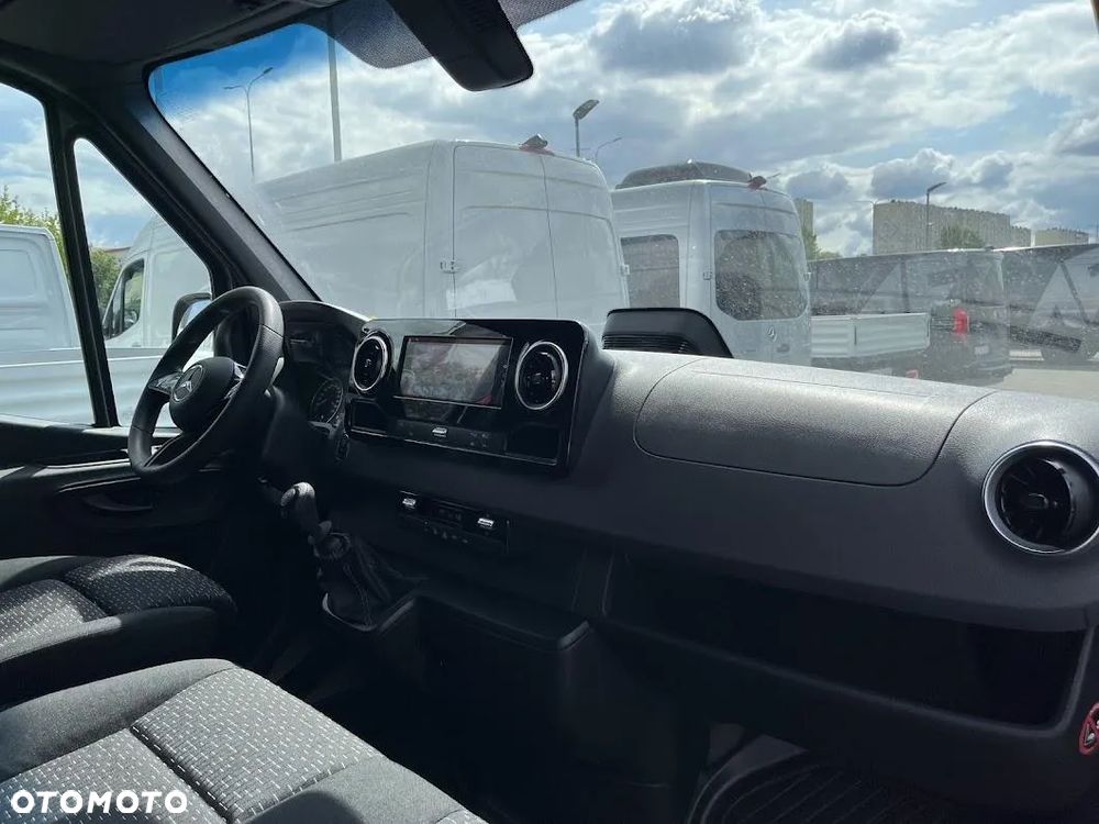 Mercedes-Benz Sprinter - 12