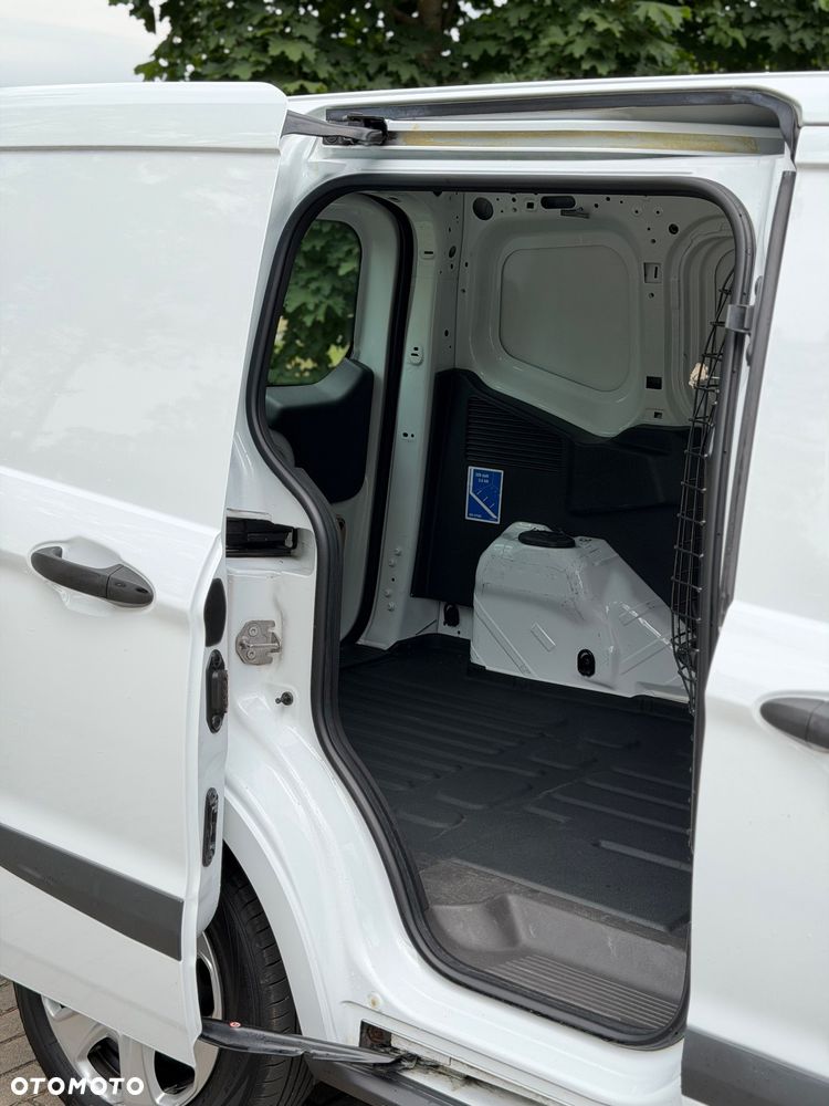 Ford Transit Courier - 12