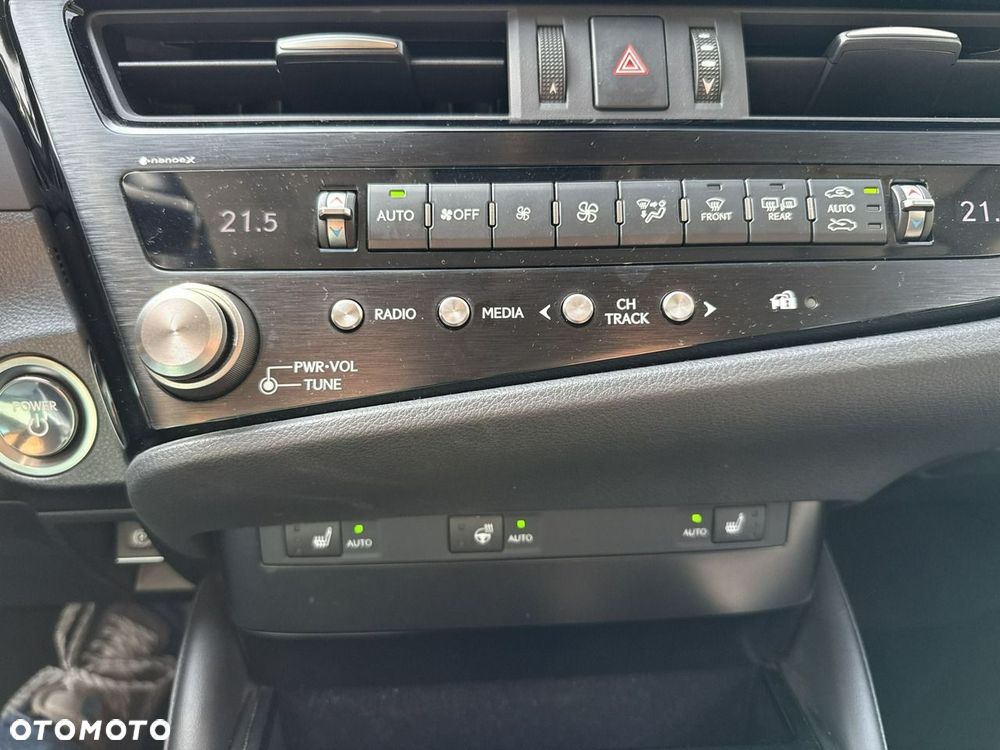 Lexus ES 300h Business Edition - 28