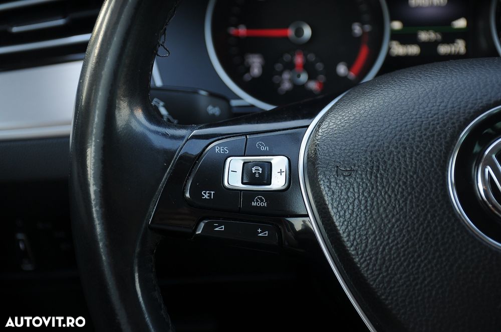 Volkswagen Passat 2.0 TDI Highline - 24
