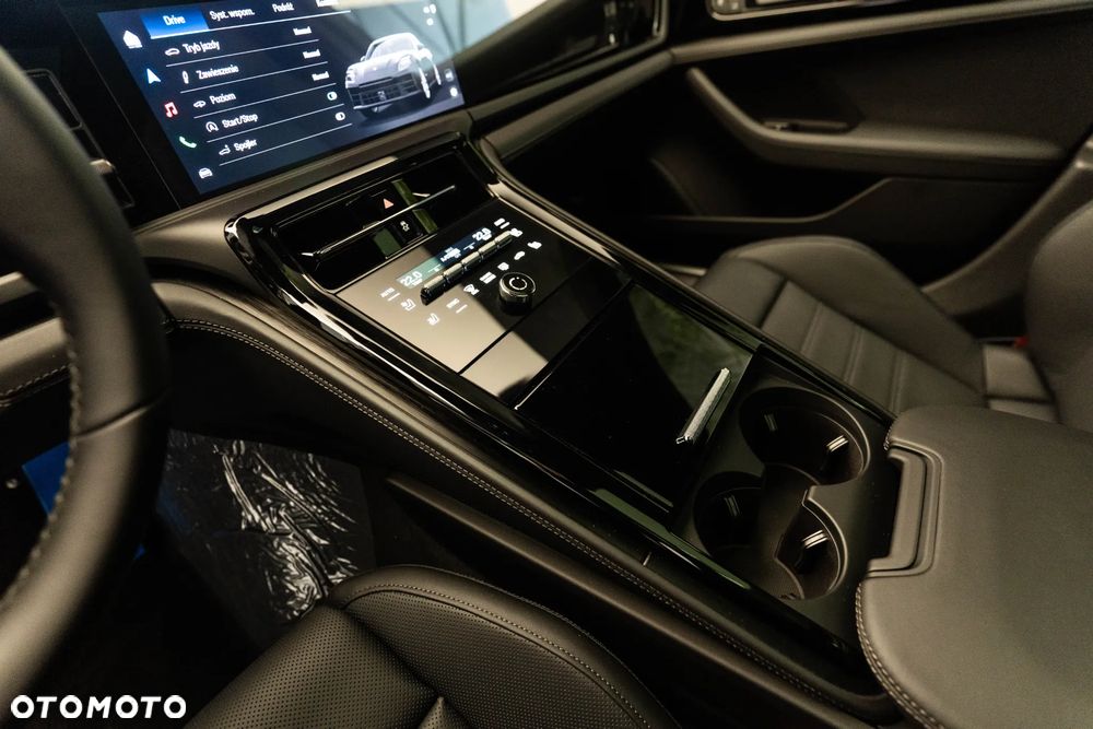 Porsche Panamera 4 - 17