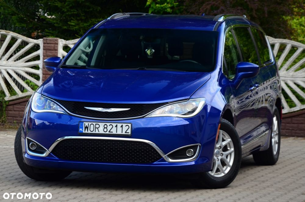 Chrysler Pacifica - 1