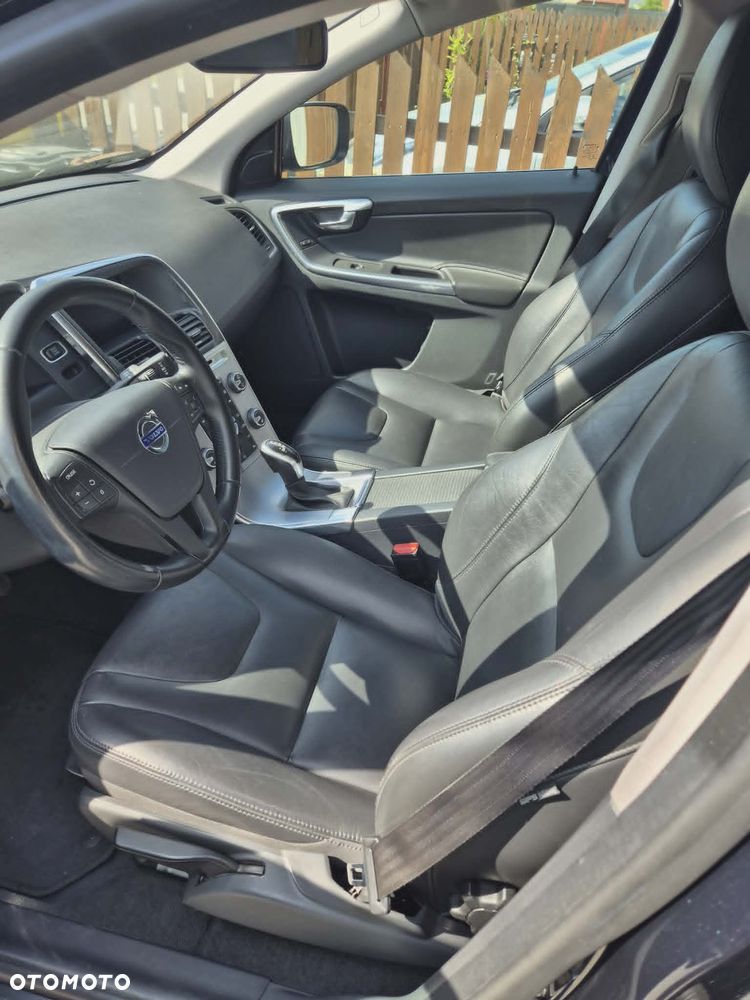 Volvo XC 60 D3 Drive-E Momentum - 4