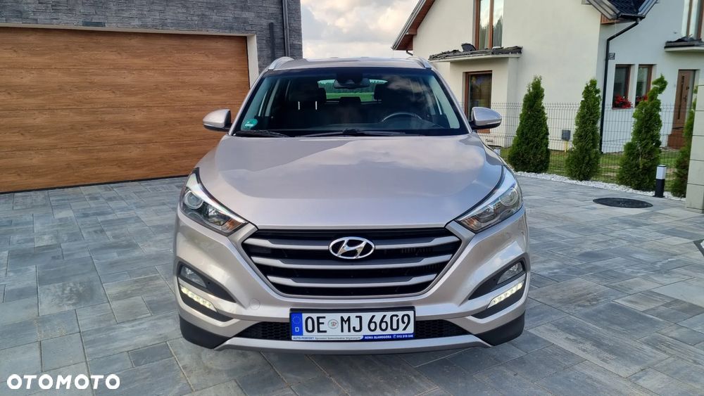 Hyundai Tucson 2.0 CRDi 4WD Automatik Intro Edition - 2