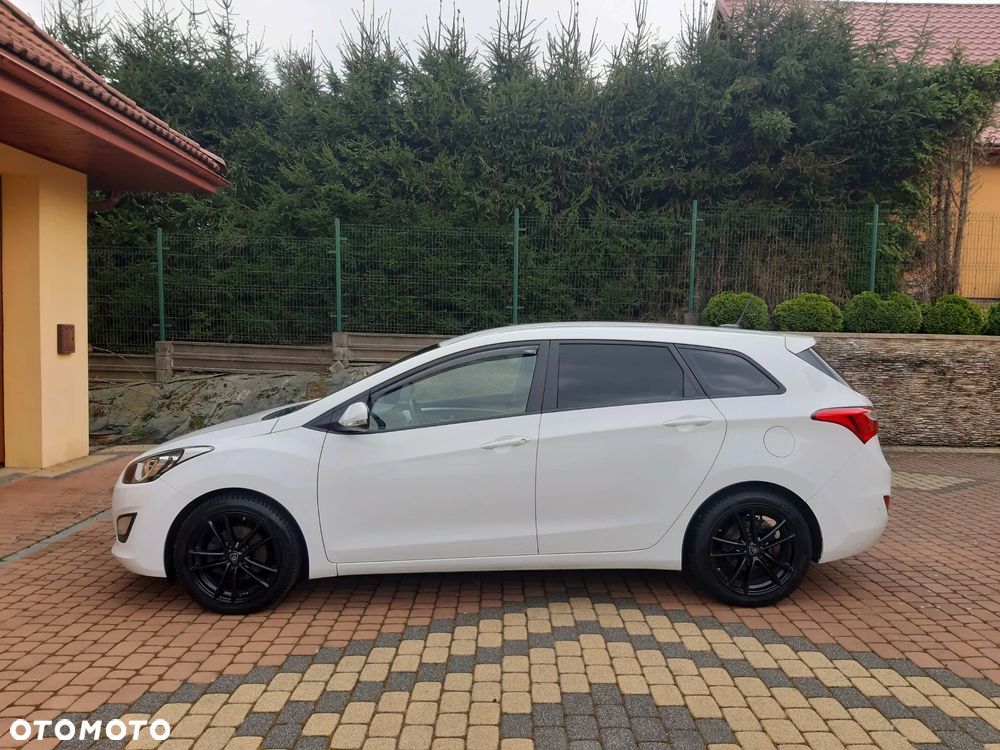 Hyundai i30 blue Kombi 1.4 YES Gold - 4