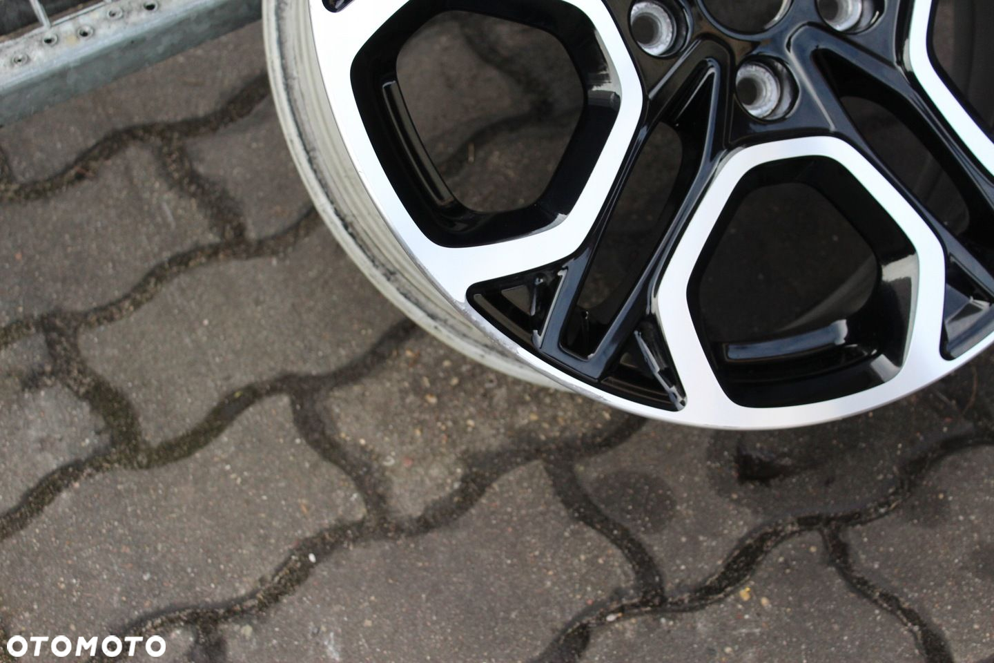 1x ORYG SUZUKI SX4 S-CROSS 17cali 5x114,3 ET50 6,5J SD24W4 - 3