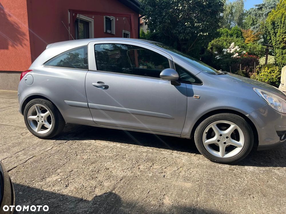 Opel Corsa 1.2 16V Cosmo - 2
