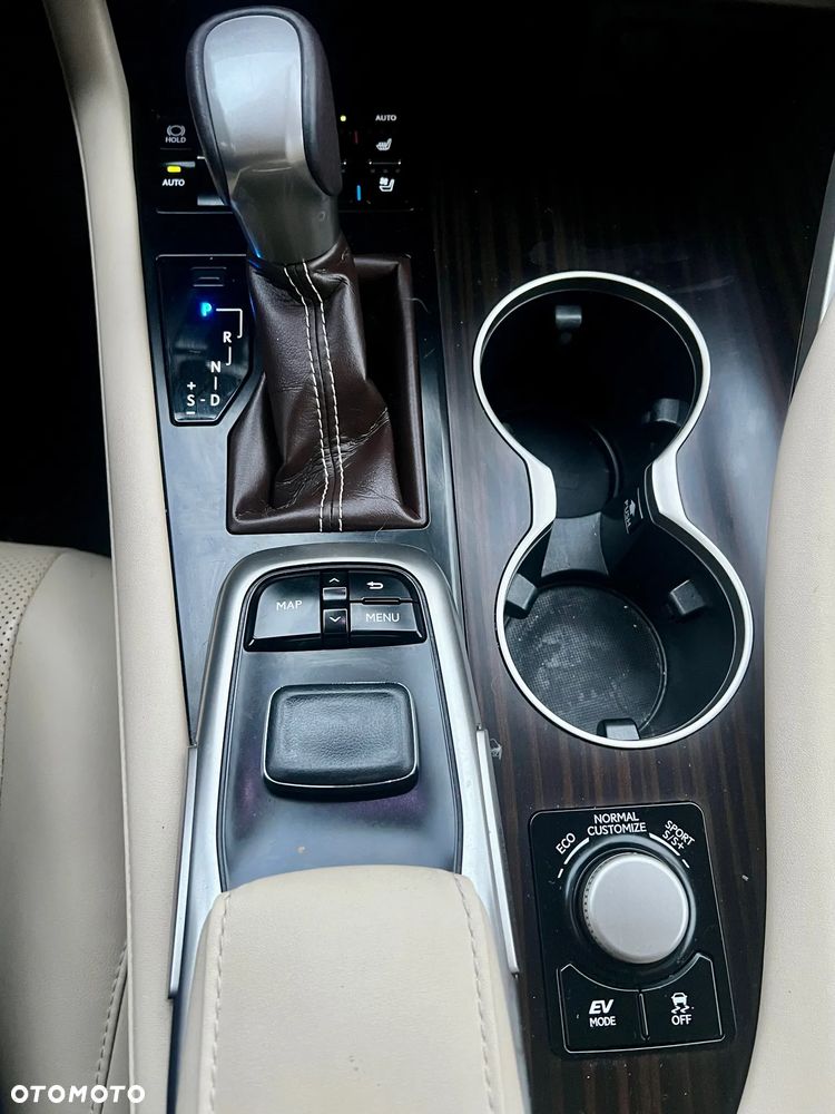 Lexus RX 450h Omotenashi - 9