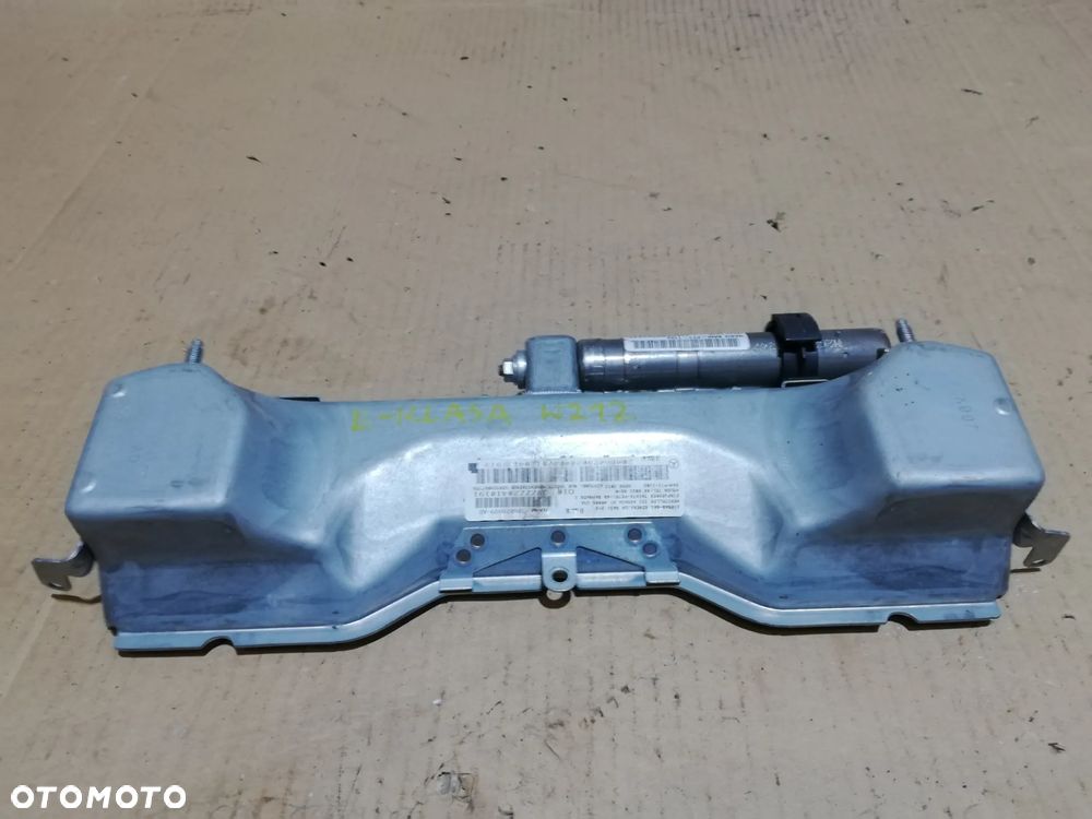 MERCEDES C-KLASA W212 PODUSZKA POWIETRZNA AIRBAG KOLANOWA A2048602002 - 1