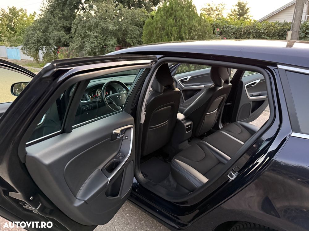 Volvo V60 D3 Momentum Pro - 21