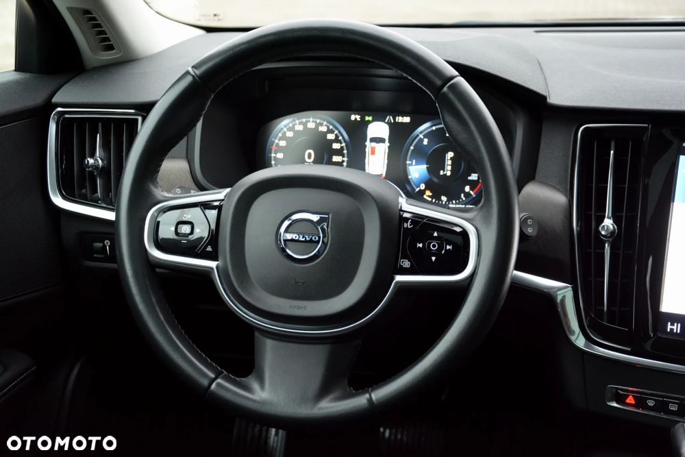 Volvo V90 Cross Country - 29