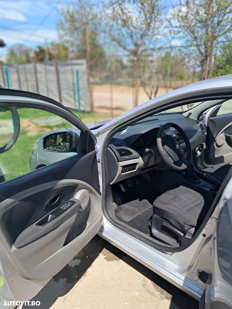 Renault Fluence 1.6 16V Authentique - 5