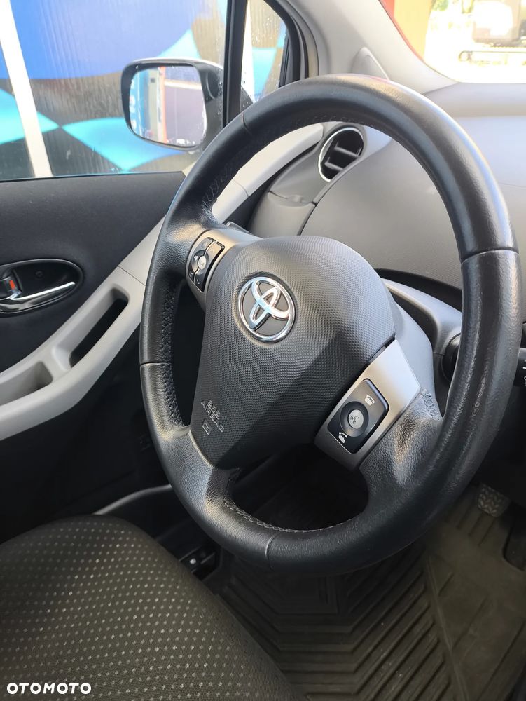 Toyota Yaris 1.0 VVT-i Luna - 17