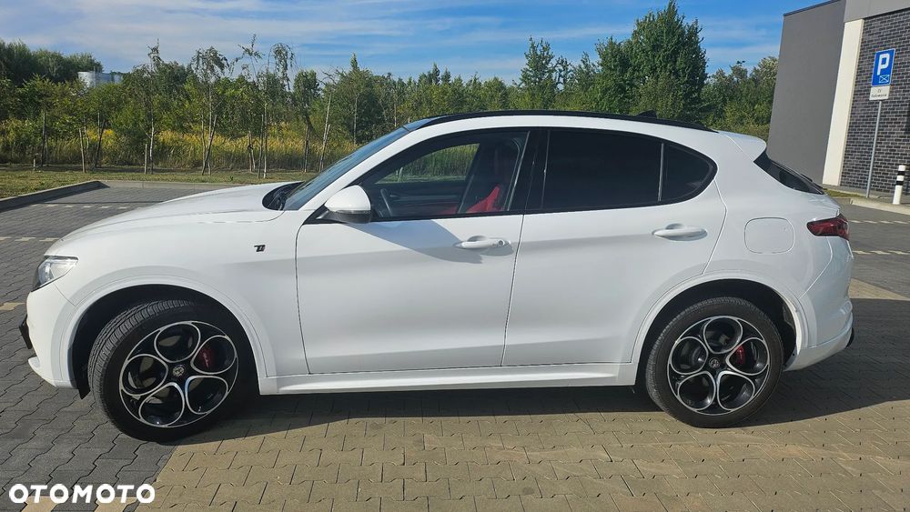 Alfa Romeo Stelvio 2.0 Turbo 16V AT8-Q4 Ti - 4