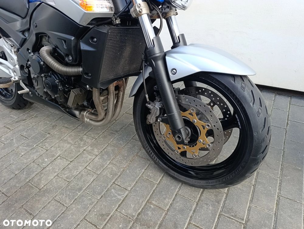 Suzuki GSR - 19