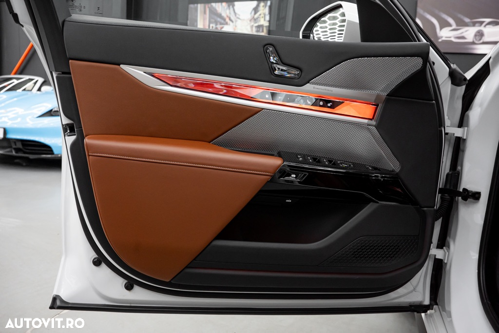 BMW Seria 7 750e xDrive AT PHEV - 38