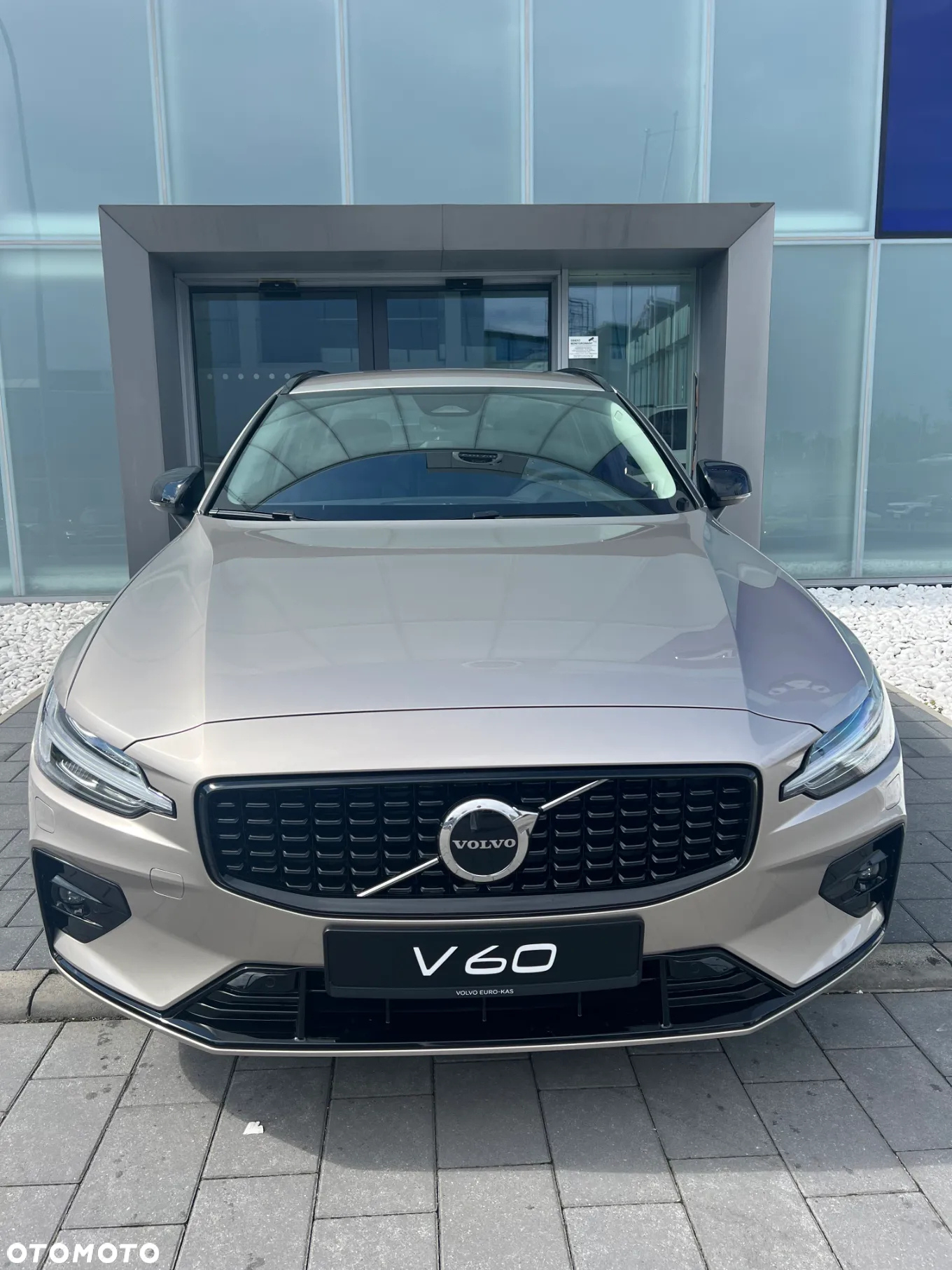 Volvo V60 B4 B Plus Dark - 3