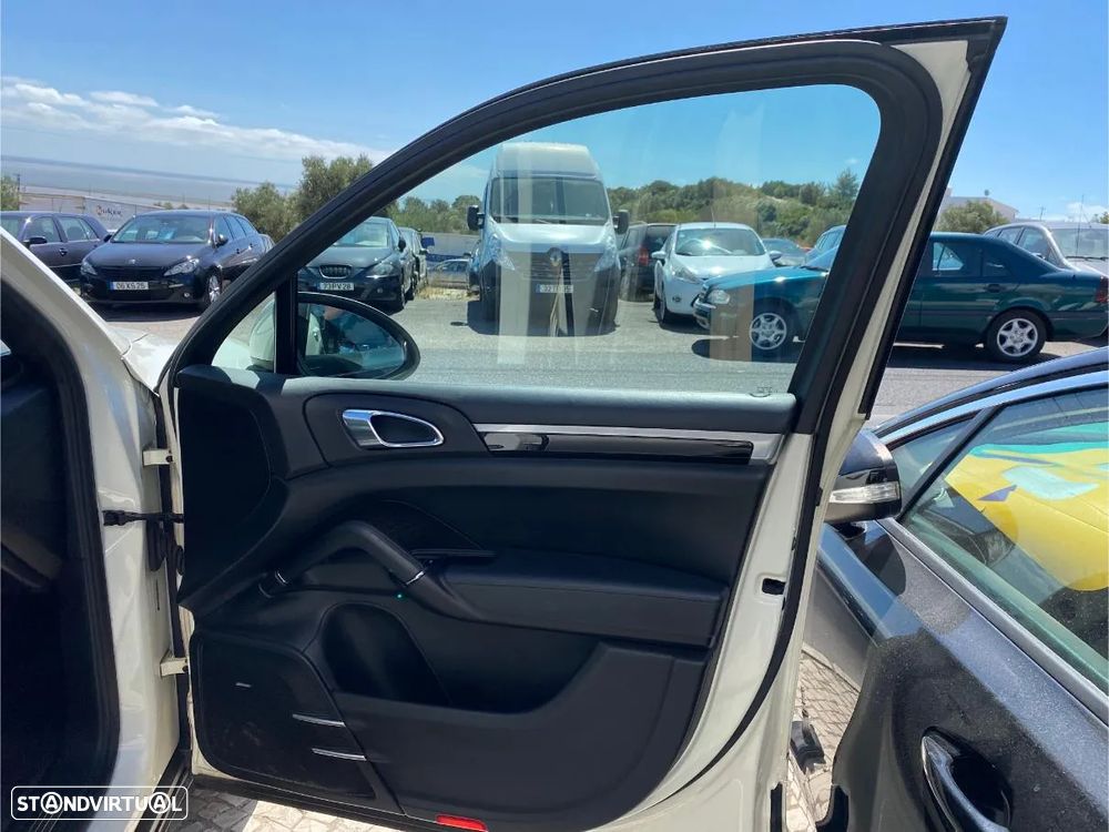 Porsche Cayenne S Hybrid - 24