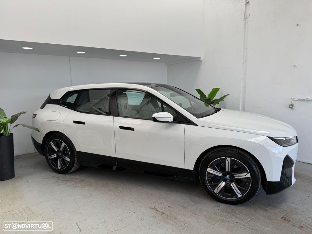 BMW iX xDrive 40 Pack Desportivo - 2