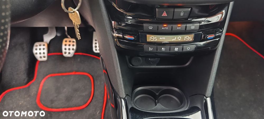 Peugeot 2008 BlueHDi FAP 120 STOP & START GT-Line Edition - 38