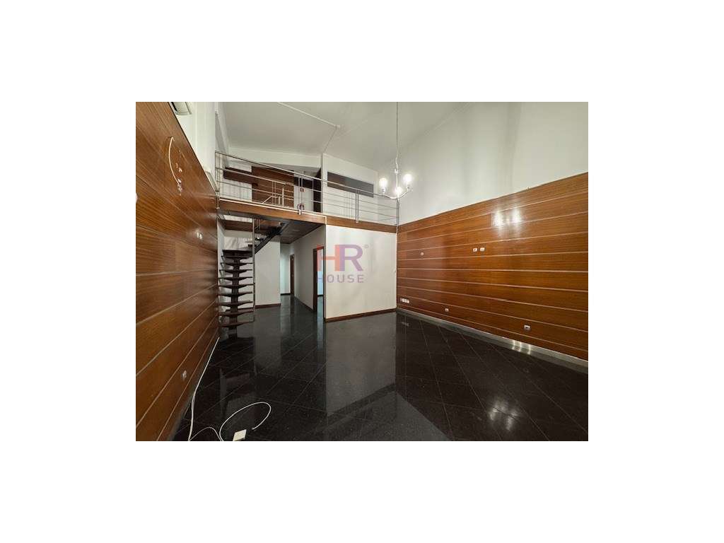 Vale das Flores arrenda-se loja. - Grande imagem: 2/15