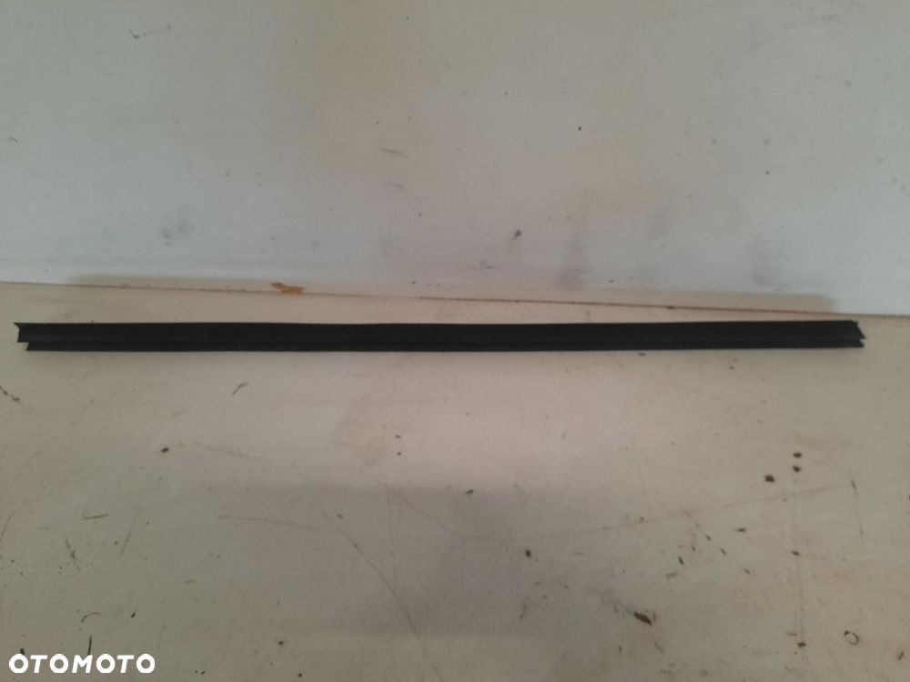 BMW520i E39 95-00 SEDAN LISTWA ZGARNIAJĄCADRZWI PRZÓD PRAWA CHROM 8185816 - 9
