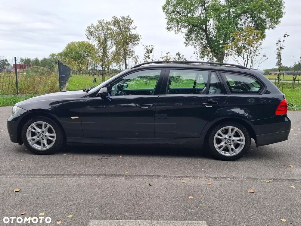 BMW Seria 3 318i Touring - 3