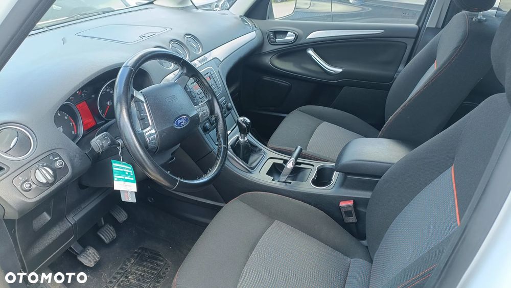 Ford Galaxy - 5