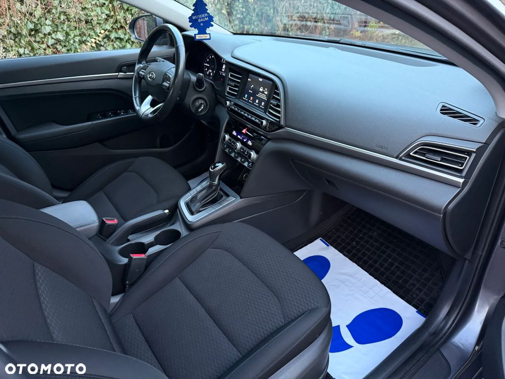 Hyundai Elantra 1.6 Comfort - 10