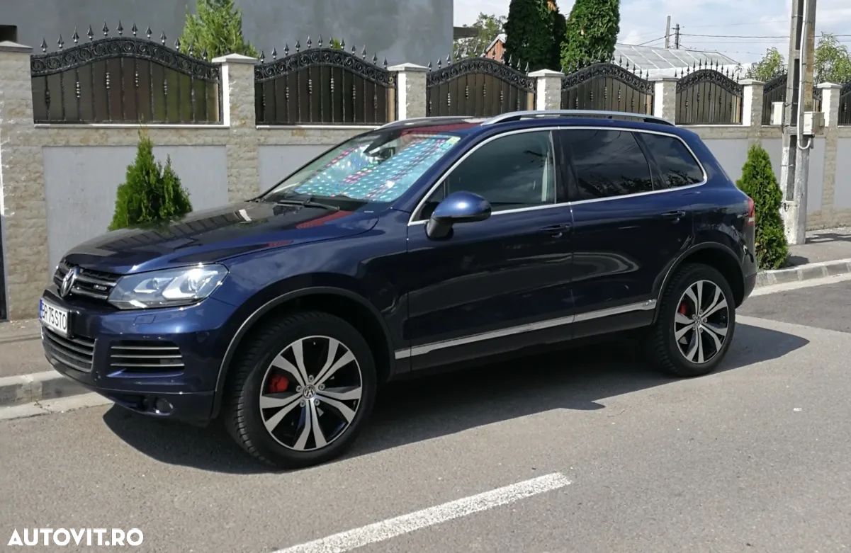 Volkswagen Touareg - 1
