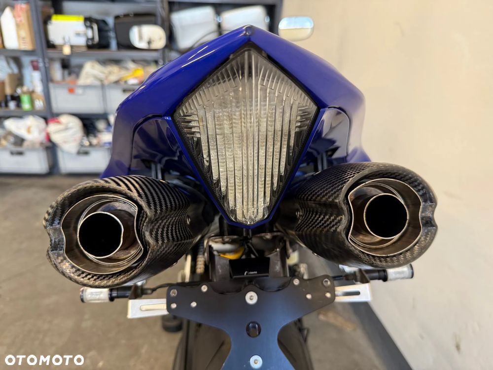 Yamaha R1 - 17
