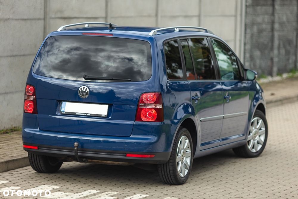 Volkswagen Touran 2.0 TDI DPF Highline - 16